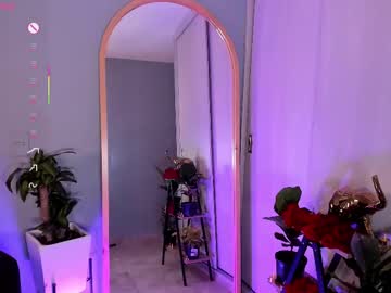 girl
        scarlett1_ cam image #6140610