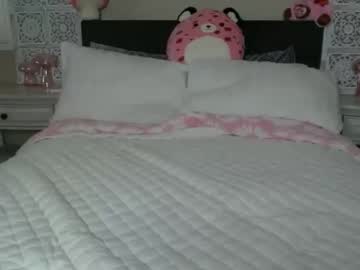 girl
        sillyemmie33 cam image #4495597