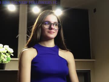 girl
        lorettadunnell cam image #5571376