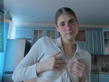 girl
        gellykliar cam image #2744275
