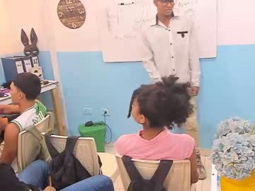 couple
        puchi461860 cam image #2995236