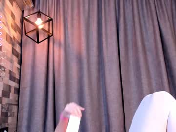 girl
        lolliis cam image #2583517