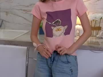 girl
        lilianfootman cam image #5668239