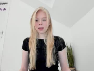 girl
        sonyaplush cam image #6469886