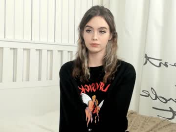 girl
        connieambes cam image #2467311