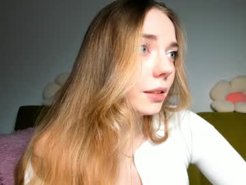 girl
        thisisamelia cam image #5103421