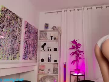 girl
        partymal cam image #4120217