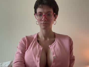 girl
        naomi_reah cam image #6626796