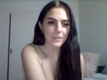 girl
        ariachasee cam image #936402
