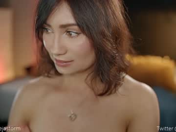 girl
        alejastorm cam image #2397921