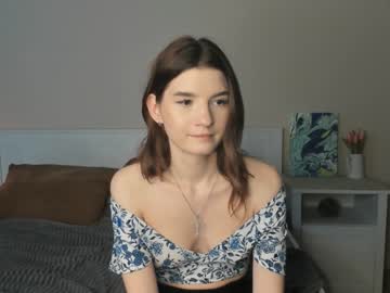 girl
        roseblanche2k cam image #3171775
