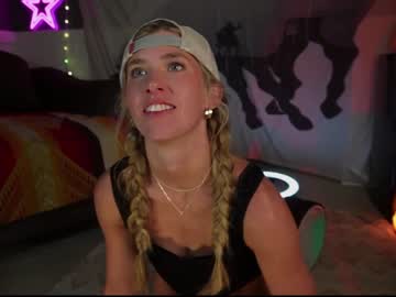 girl
        lucy_gooosey cam image #3999247