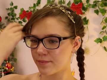 girl
        teresabriggs cam image #3016231