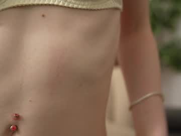girl
        refined_style cam image #6704088