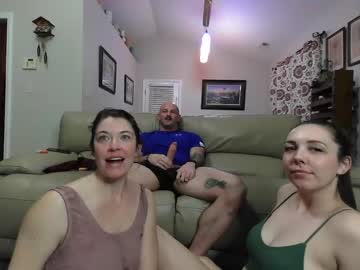 couple
        fit_threesome cam image #940034