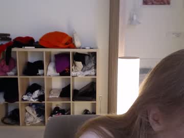 girl
        scharmanta cam image #2719231