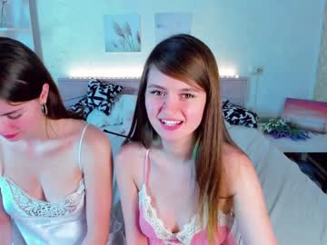 couple
        celestialbody_ cam image #311210
