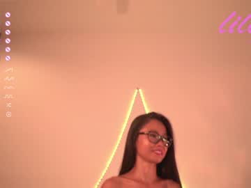 girl
        _lillilly_ cam image #2729938