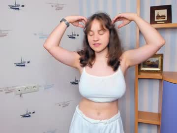 girl
        your_friendd cam image #2242303