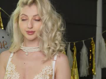 girl
        yournaughtymiss cam image #3638845