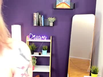 girl
        lynnfloor cam image #5841290