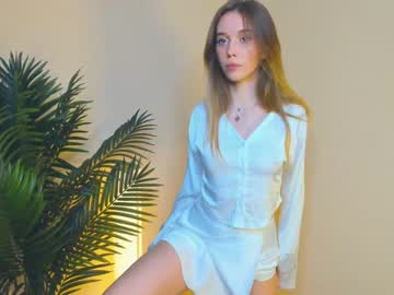 girl
        katrin_tangerine cam image #3879256
