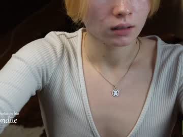 girl
        bestblondiiecb cam image #972740