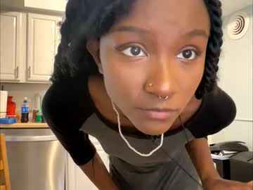 girl
        zaelas cam image #1721000