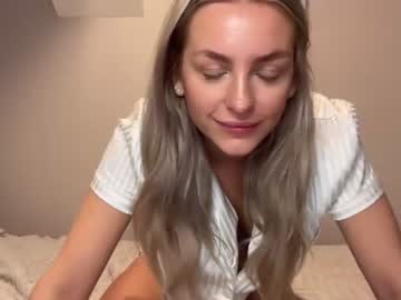 girl
        summerlovingg cam image #4212259