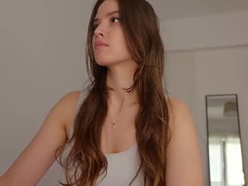 girl
        fazeyj cam image #6776599
