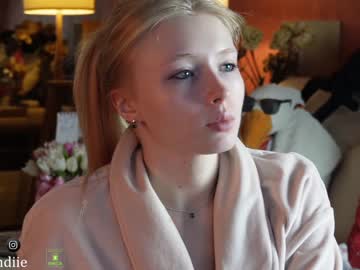 girl
        bestblondiiecb cam image #3157224