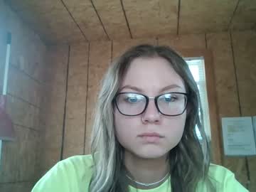 girl
        ellieozark cam image #1698438