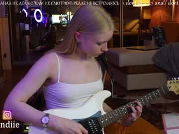 girl
        bestblondiiecb cam image #1541389