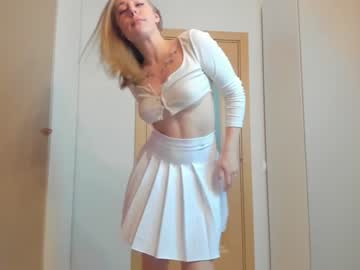 girl
        _strawbeerry_ cam image #1483913