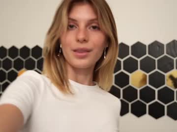 girl
        elegant_vibes cam image #6985721