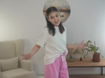 girl
        sunn_beamm cam image #6305087