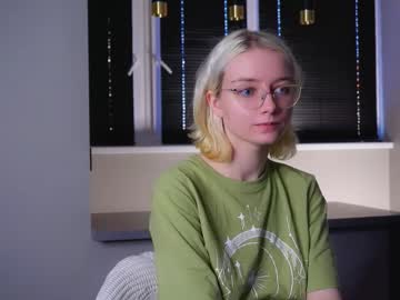 girl
        cathrynbelger cam image #6165325