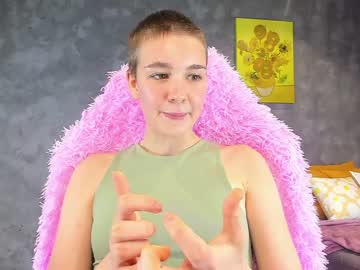 girl
        kaylaa_fox cam image #2544343