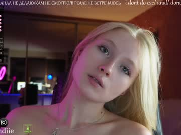 girl
        bestblondiiecb cam image #1957330