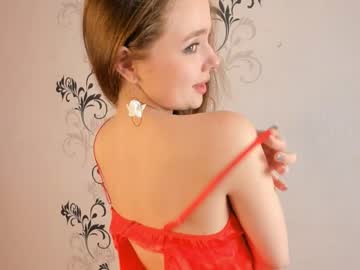 girl
        mila_milka_ cam image #2359384