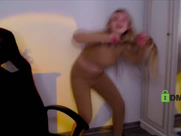 girl
        shy_blondiee cam image #902800