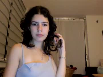 girl
        frenchava cam image #1695316