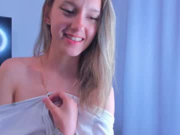 girl
        daisycast cam image #4648639