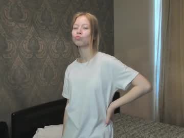 girl
        keeleycoldwell cam image #4403176
