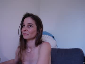 girl
        _meg cam image #6690266