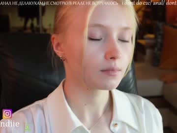girl
        bestblondiiecb cam image #1561456