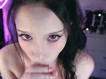 girl
        uindi cam image #3005682