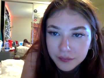 girl
        sarahivy cam image #1190965