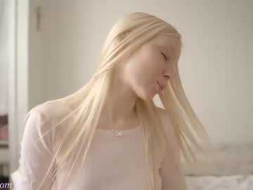 girl
        pureangeldolores cam image #3735281