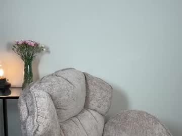 girl
        julia_rle cam image #6240805